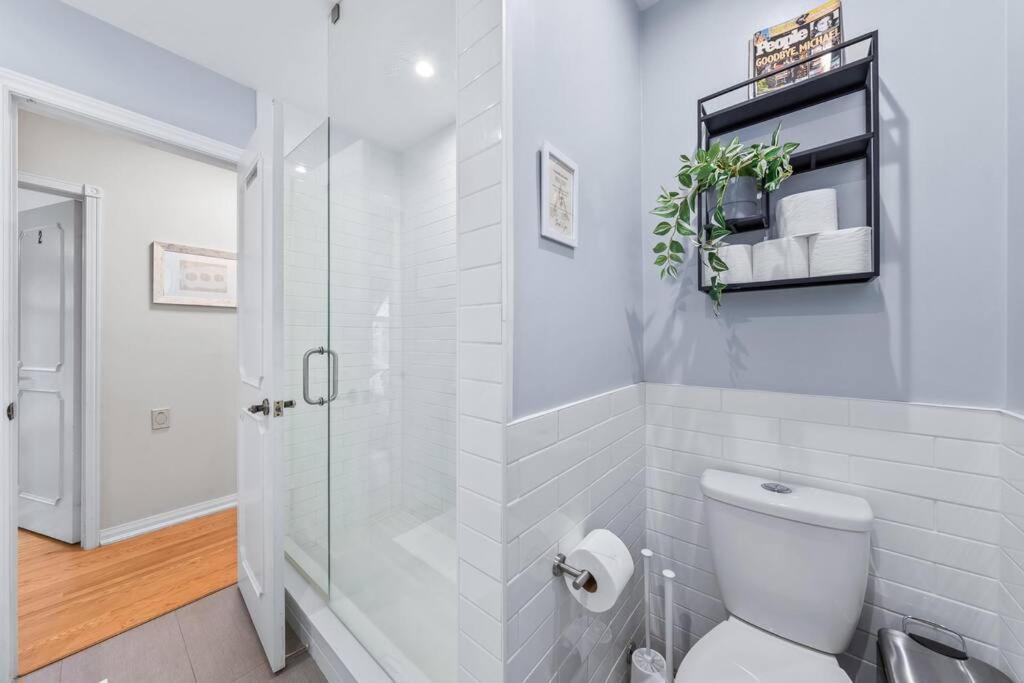 Private Bedroom In A House Close To Subway With Free Parking Ferienhaus